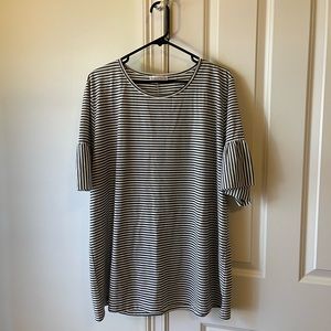 Tickled Teal Ruffled Sleeve Top XXL EUC